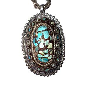 TURQUOISE CHIP MOSAIC PENDANT ON A SILVERTONE 24" JEWELRY NECKLACE
